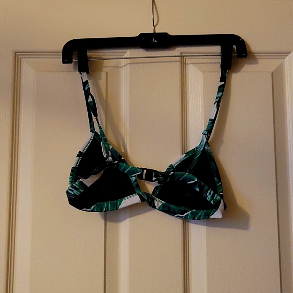 Bikini - Picture 2 of 4